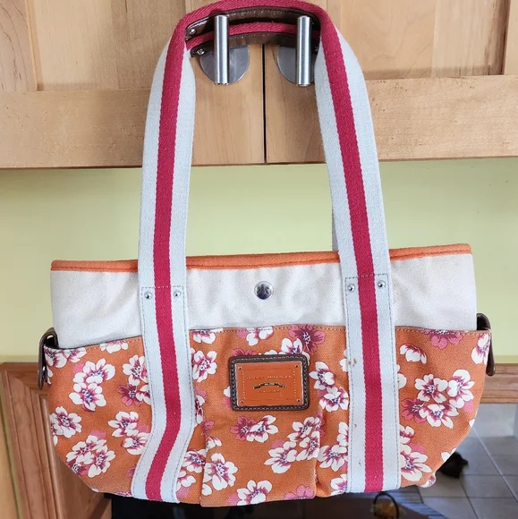 Tommy Hilfiger purse - Picture 1 of 6